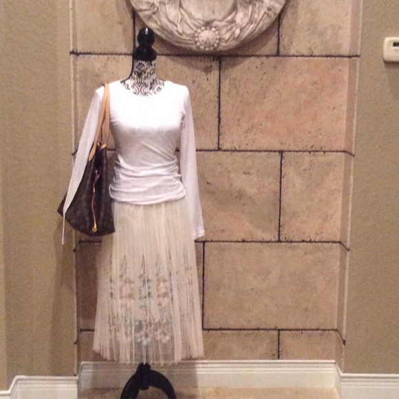 Beautiful floral tulle skirt - Picture 6 of 8